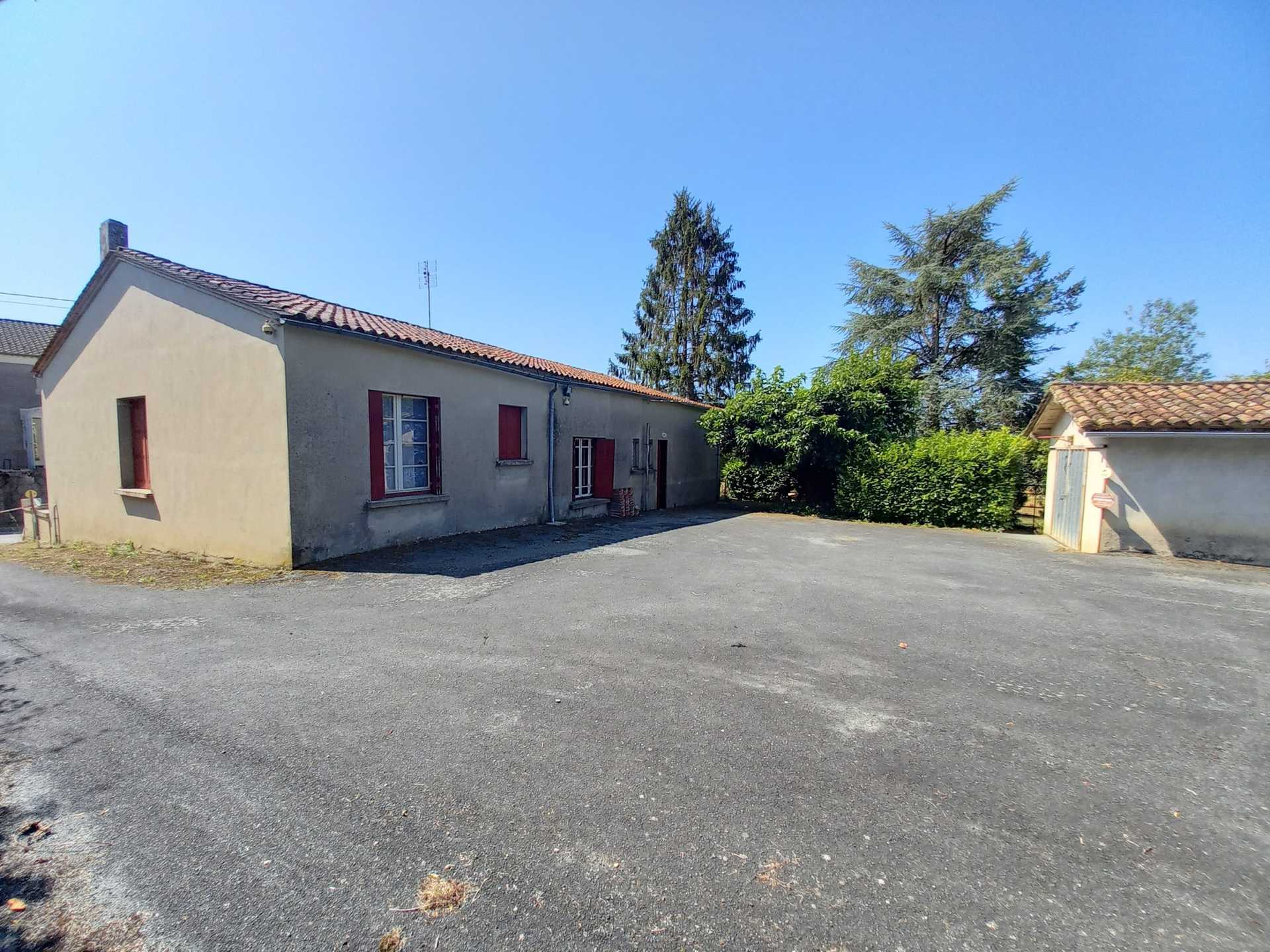 σπίτι σε Monbahus, Nouvelle-Aquitaine 12025262