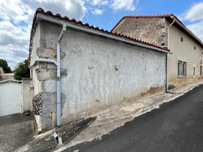 Huis in Civray, Nouvelle-Aquitaine 12025276