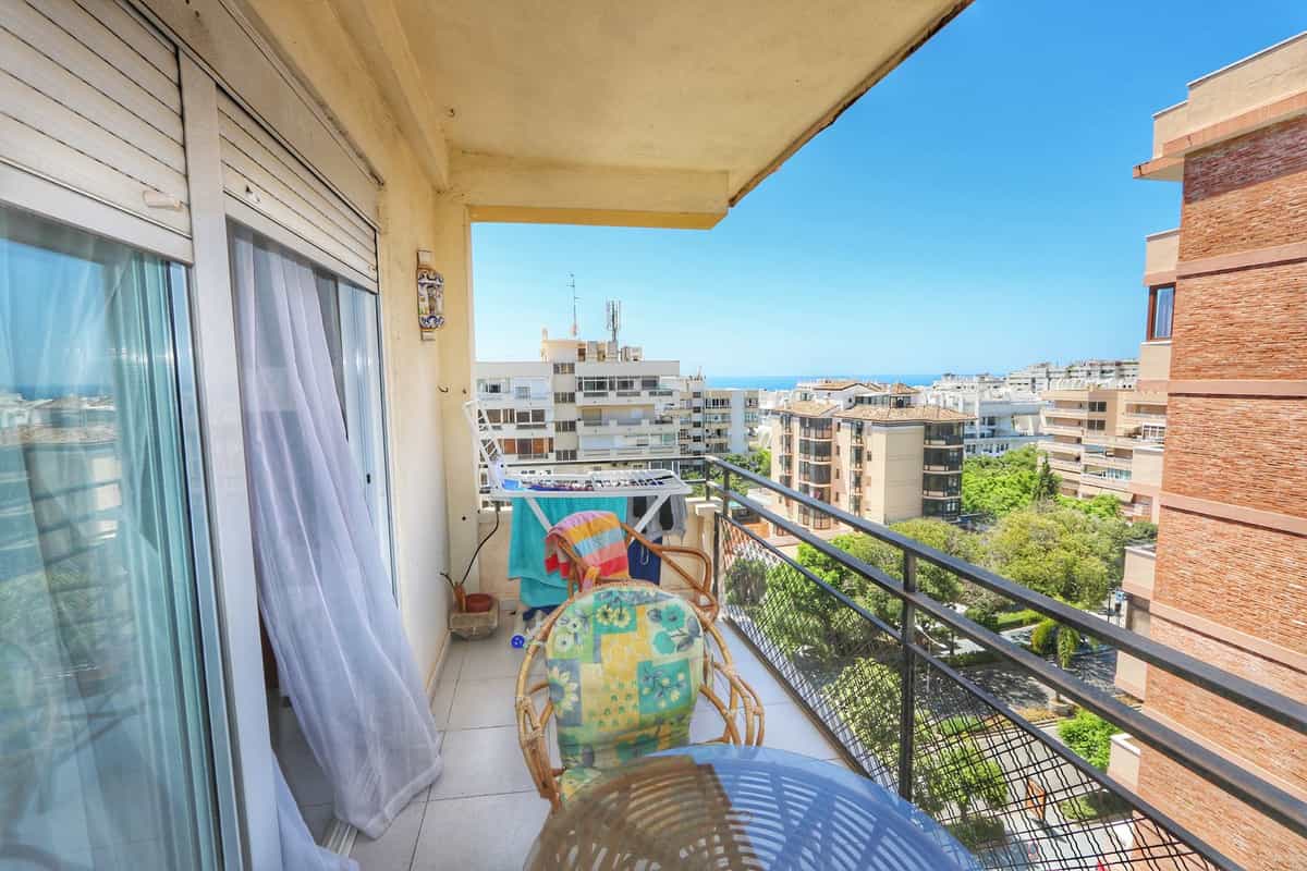 Condominium in Marbella, Andalusië 12025810