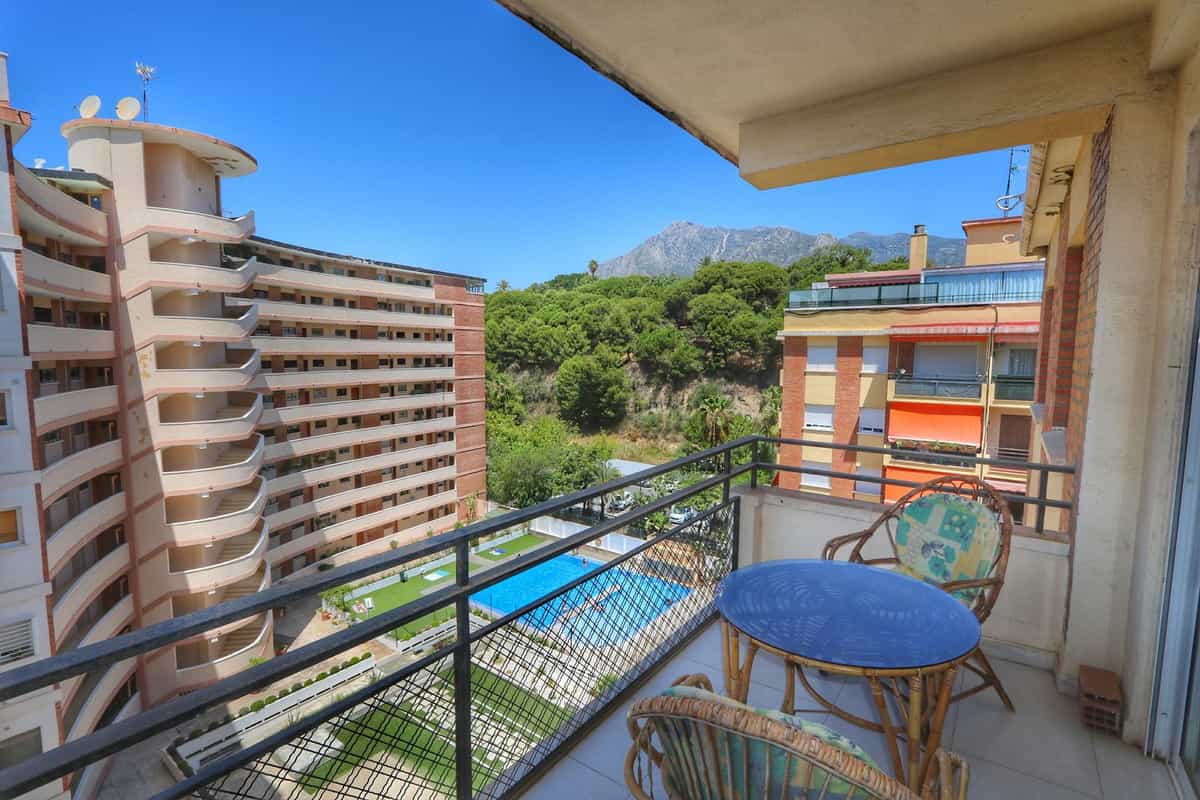 Condominium in Marbella, Andalusië 12025810