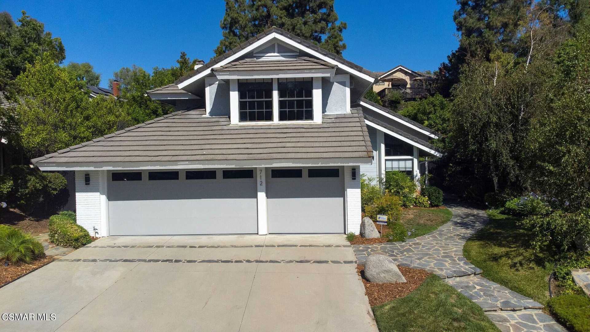 House in Oak Park, California 12026339