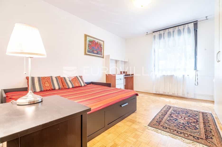 Condominium dans Donji Bukovec, Zagreb, Grad 12026560