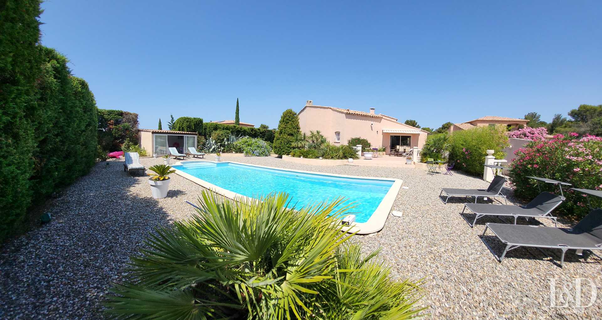 House in Carnoux-en-Provence, Provence-Alpes-Cote d'Azur 12026606