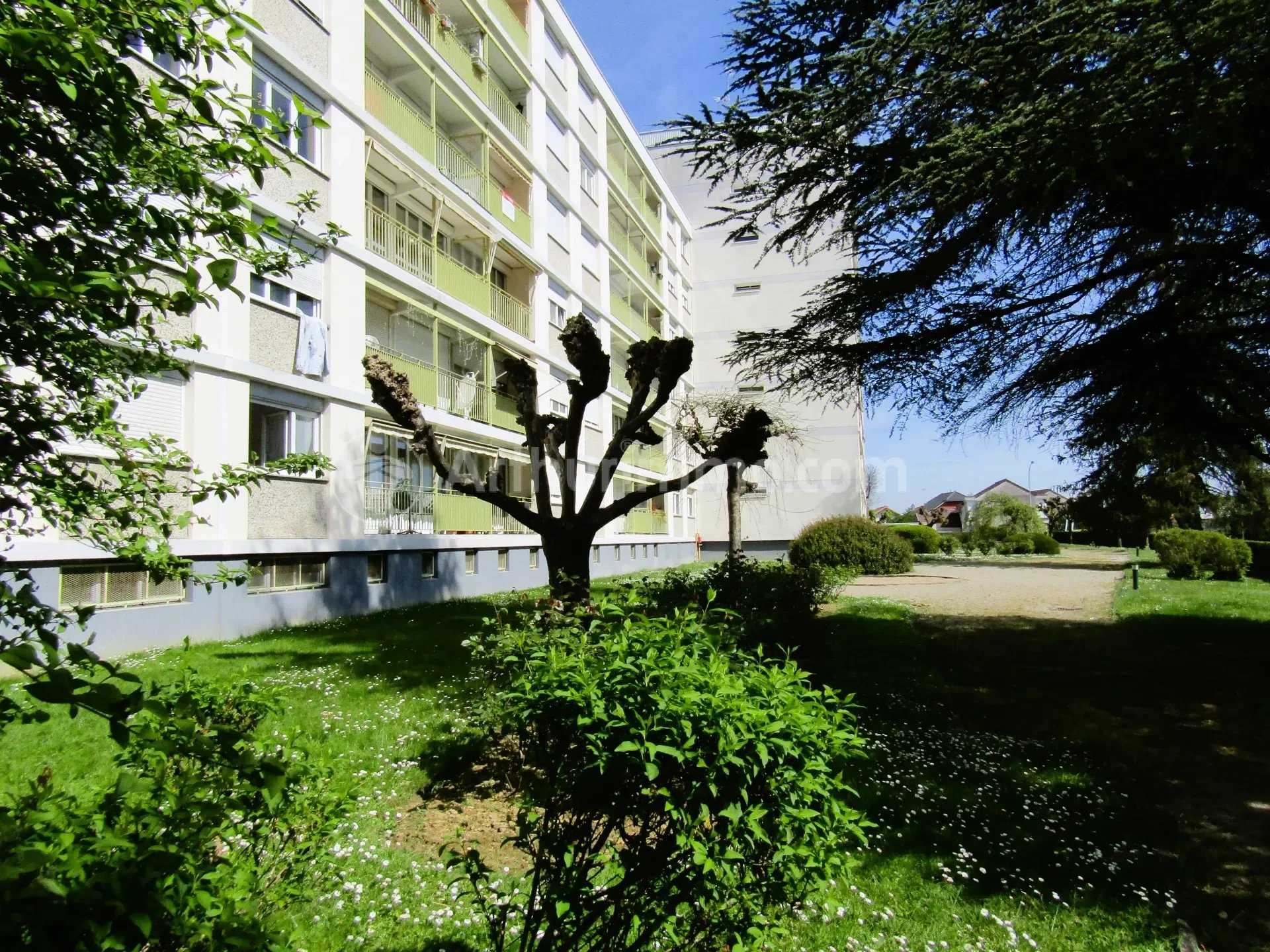 Condominium in Valentigney, Doubs 12026854