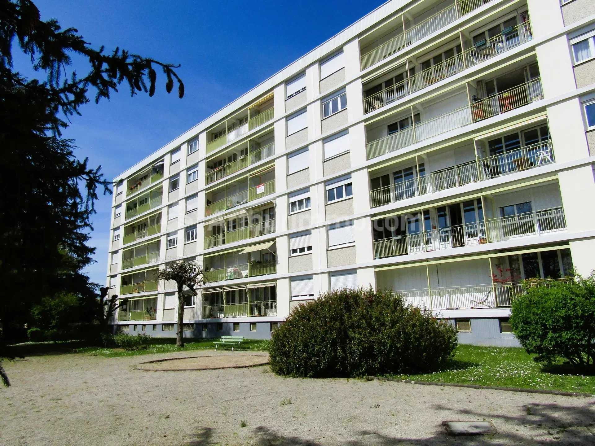 Condominium in Valentigney, Doubs 12026854