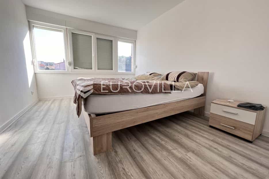 Condominium in Pula, Istarska Zupanija 12027846