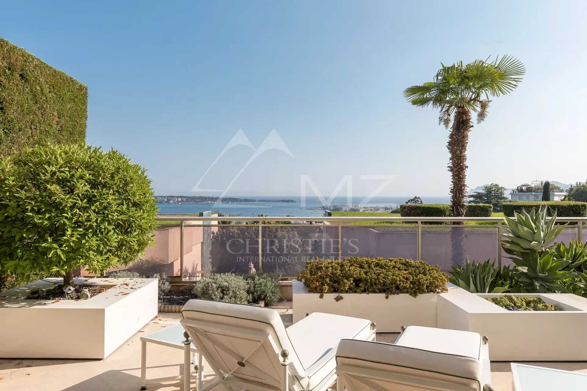 Condominium in Cannes, Provence-Alpes-Cote d'Azur 12027985