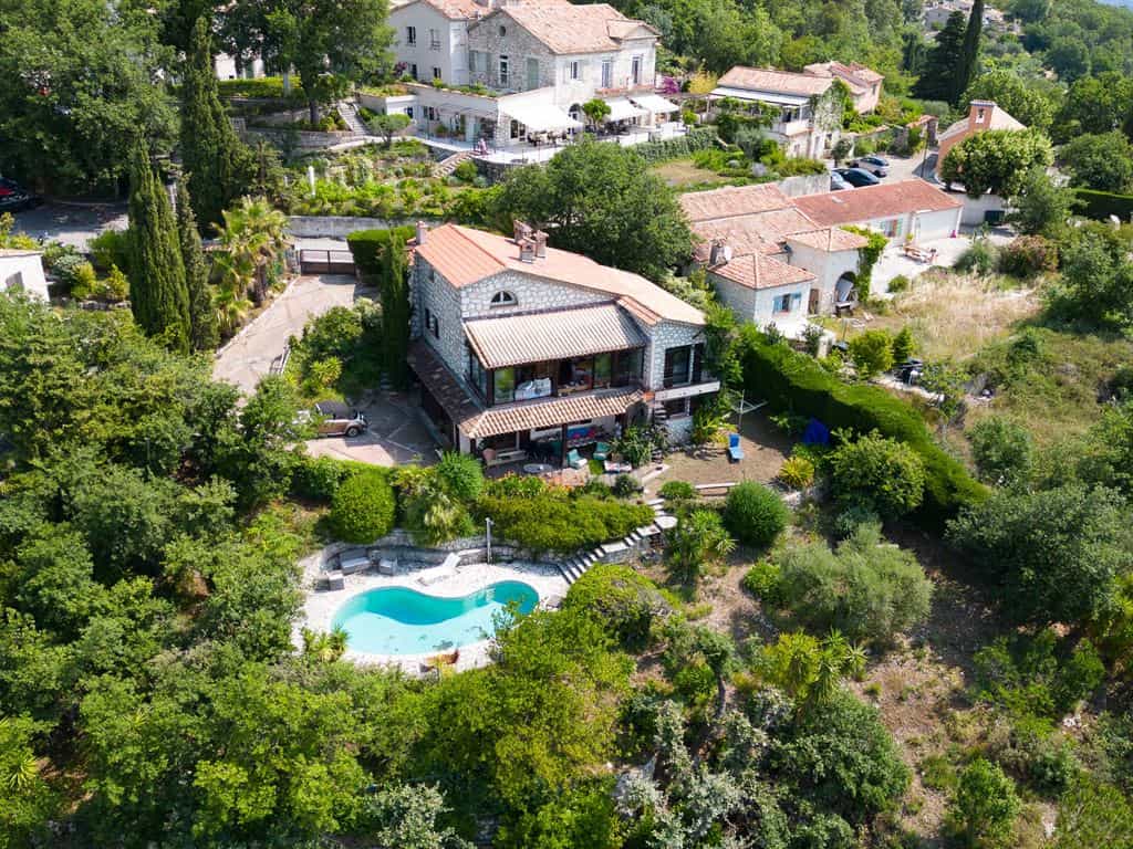 жилой дом в Saint-Jeannet, Provence-Alpes-Cote d'Azur 12028002
