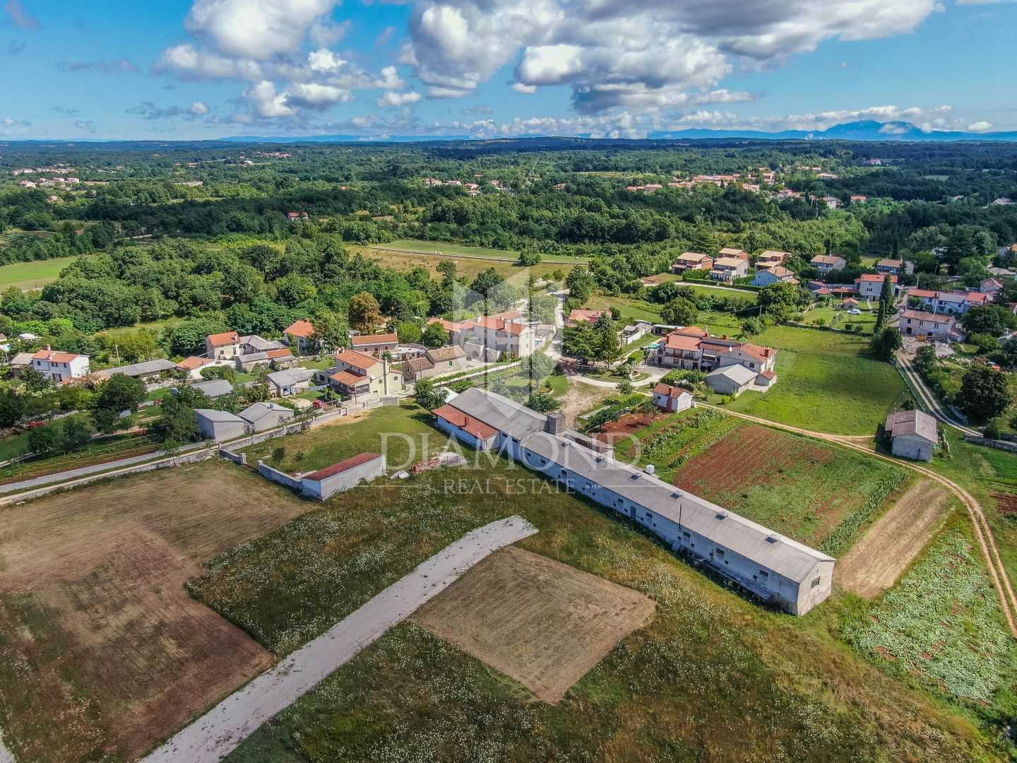 Γη σε Zminj, Istarska Zupanija 12028107