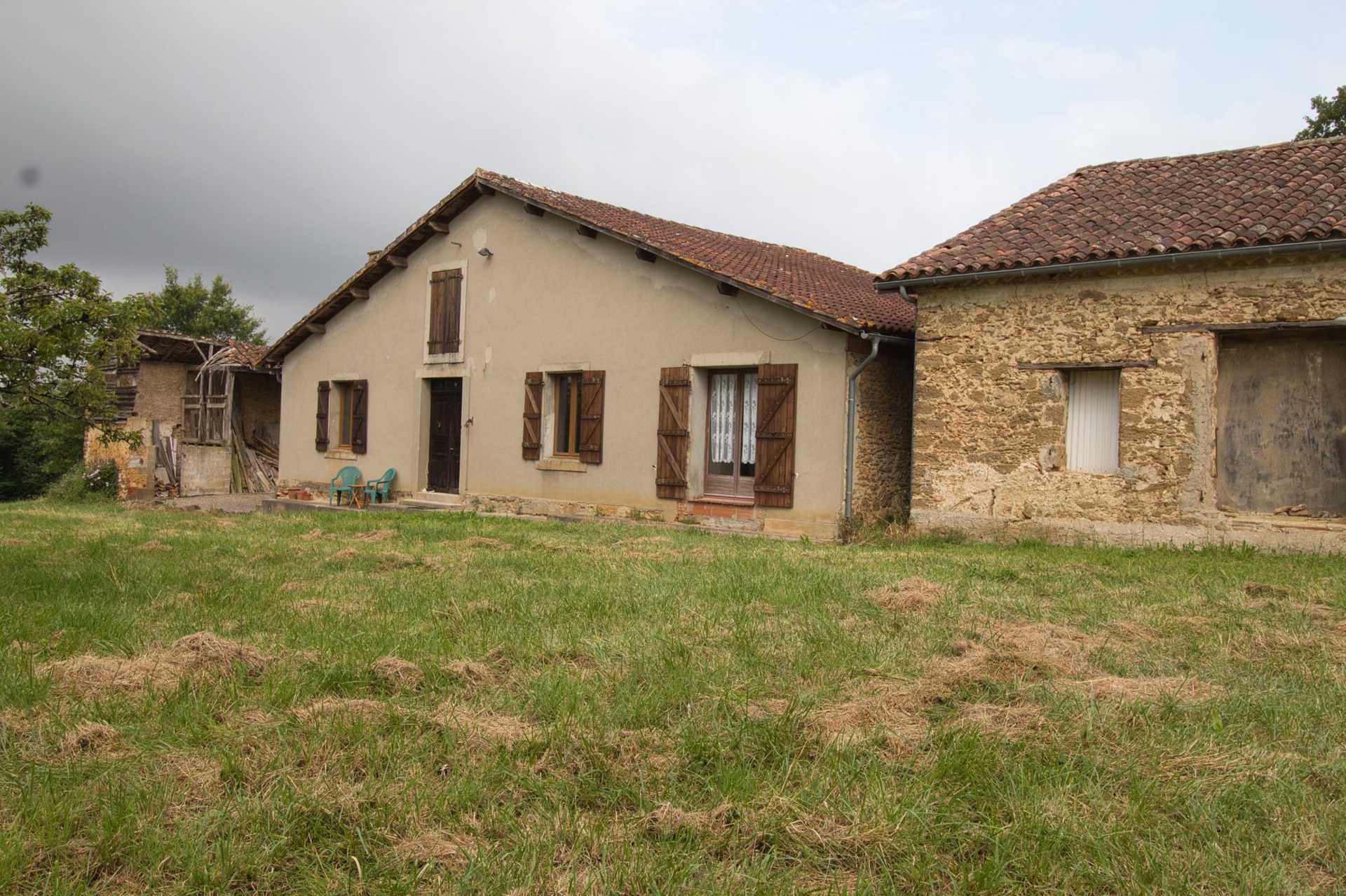 房子 在 Manciet, Occitanie 12028711