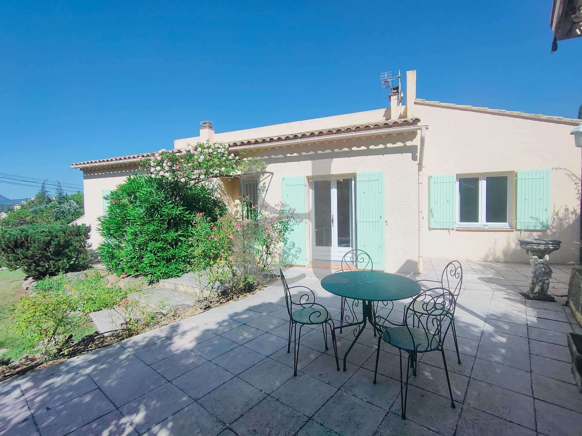 House in Vaison-la-Romaine, Provence-Alpes-Cote d'Azur 12028743