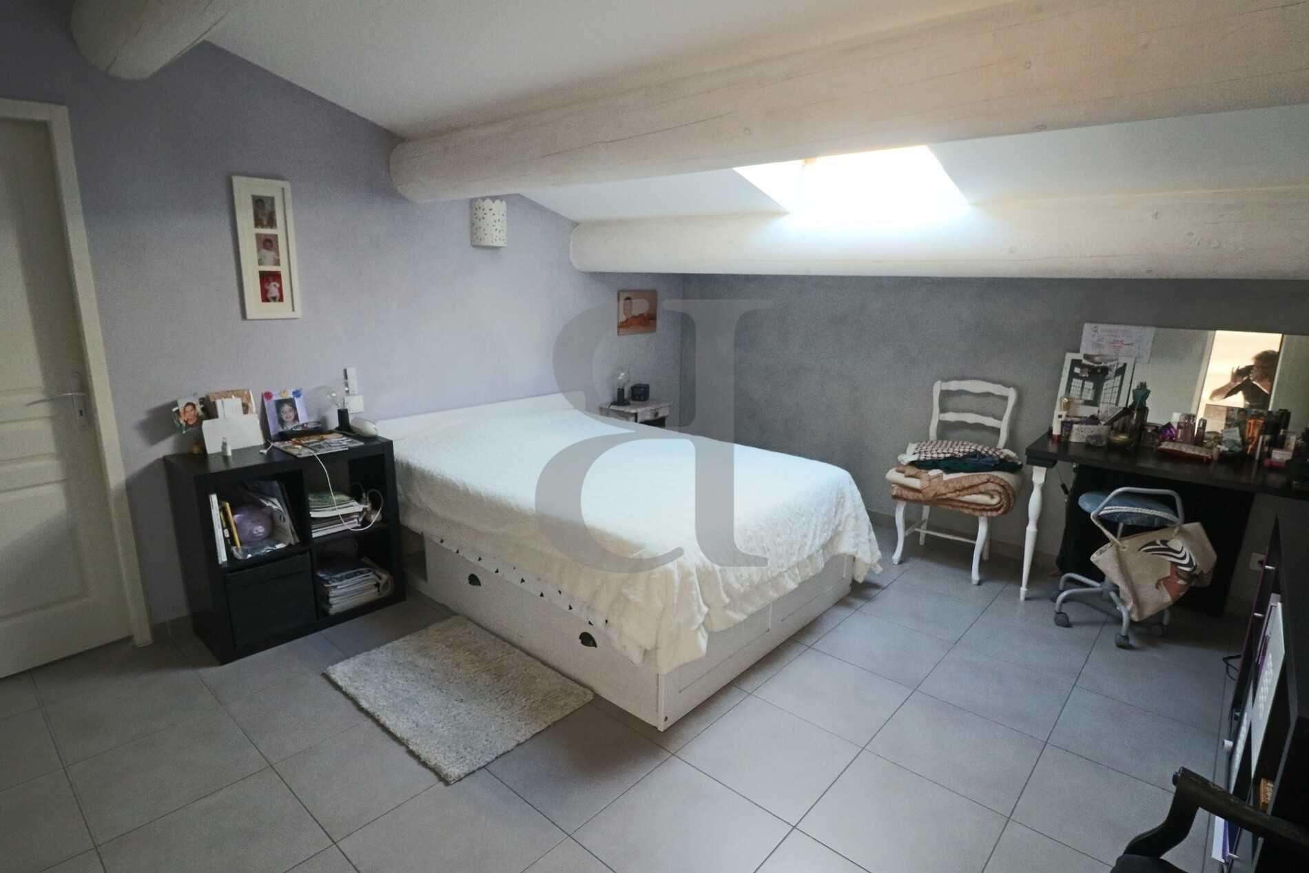 Casa nel Vaison-la-Romaine, Provence-Alpes-Côte d'Azur 12028744