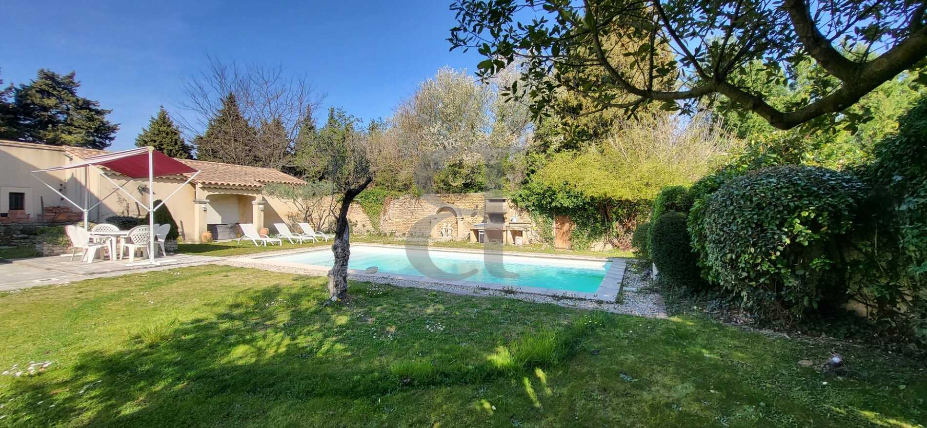 房子 在 Bedarrides, Provence-Alpes-Cote d'Azur 12028746