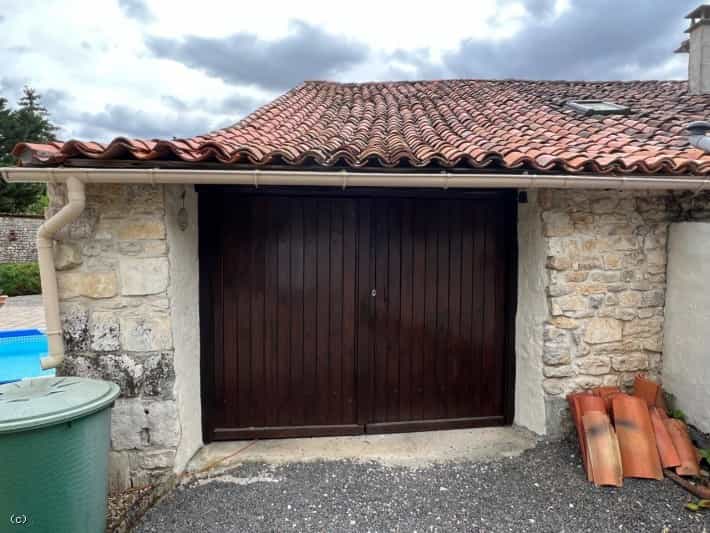 Huis in Mansle, Nouvelle-Aquitaine 12028905
