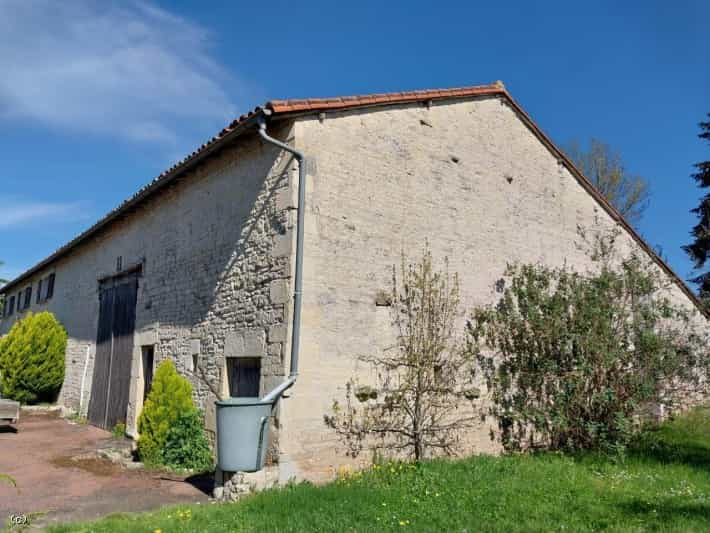 Rumah di Villefagnan, Nouvelle-Aquitaine 12028914