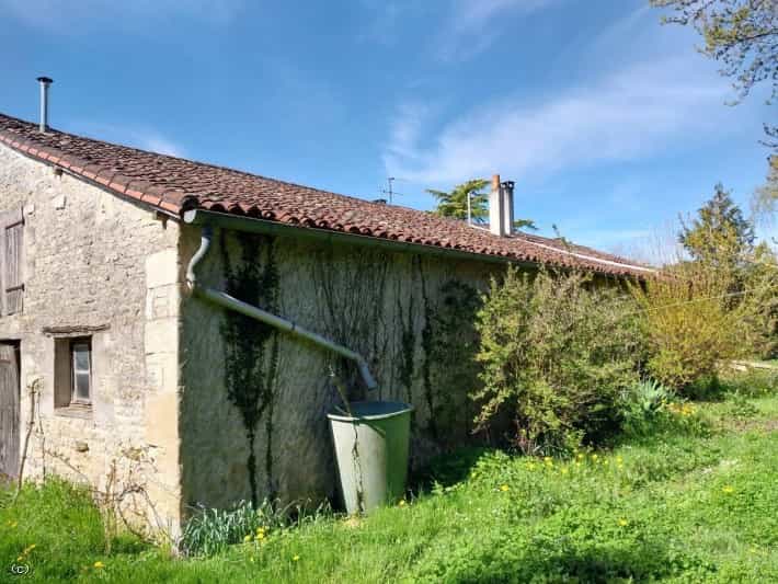 Talo sisään Villefagnan, Nouvelle-Aquitaine 12028914