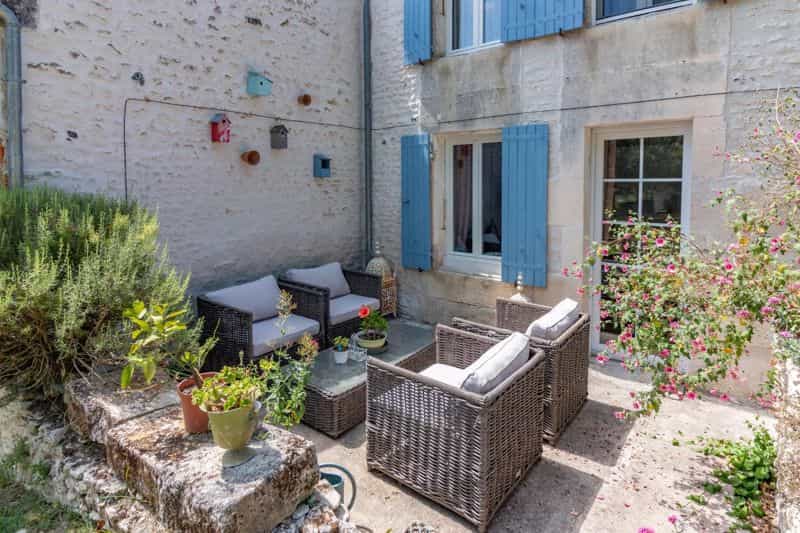 жилой дом в Dompierre-sur-Charente, Nouvelle-Aquitaine 12030127