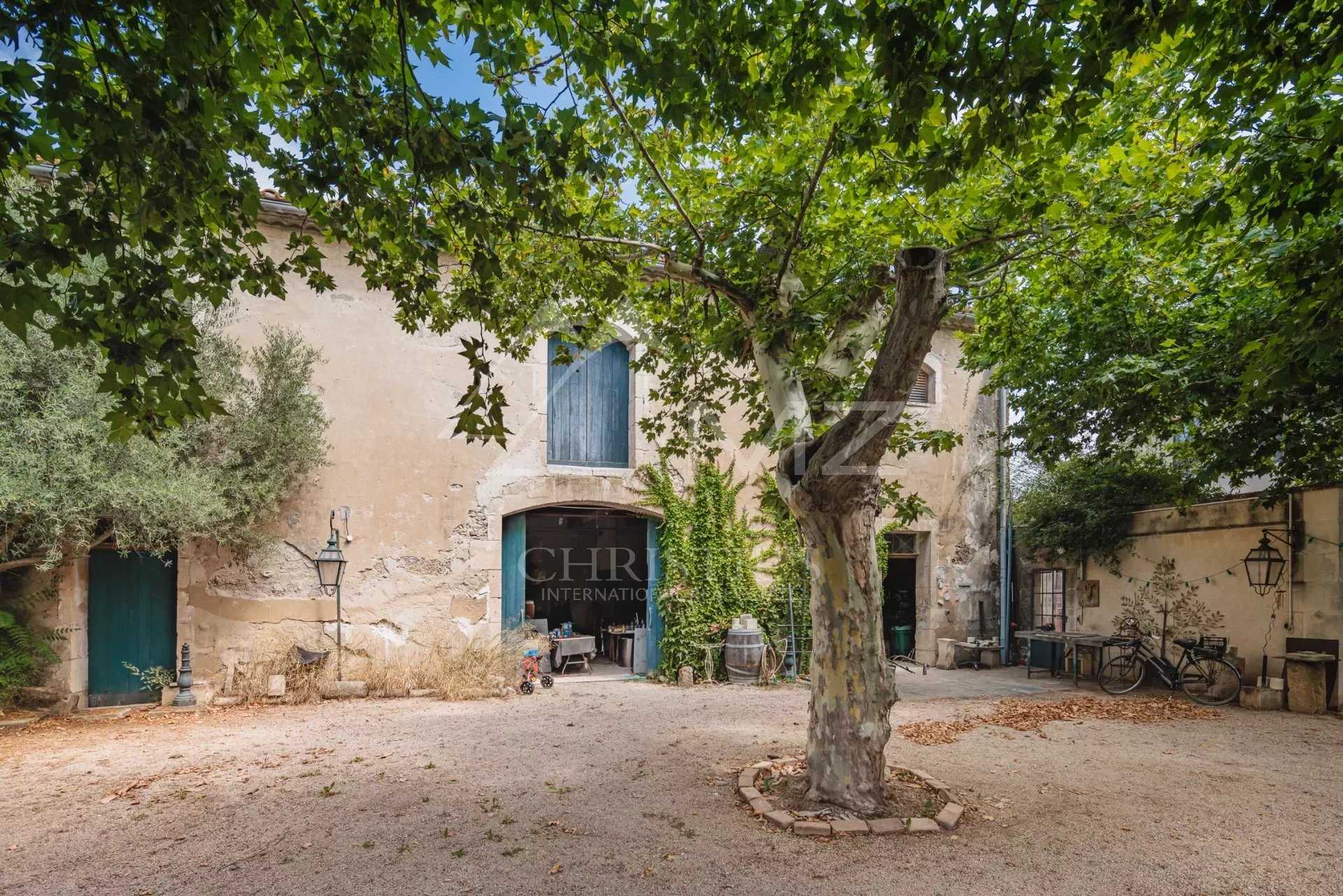 House in Avignon, Vaucluse 12030359