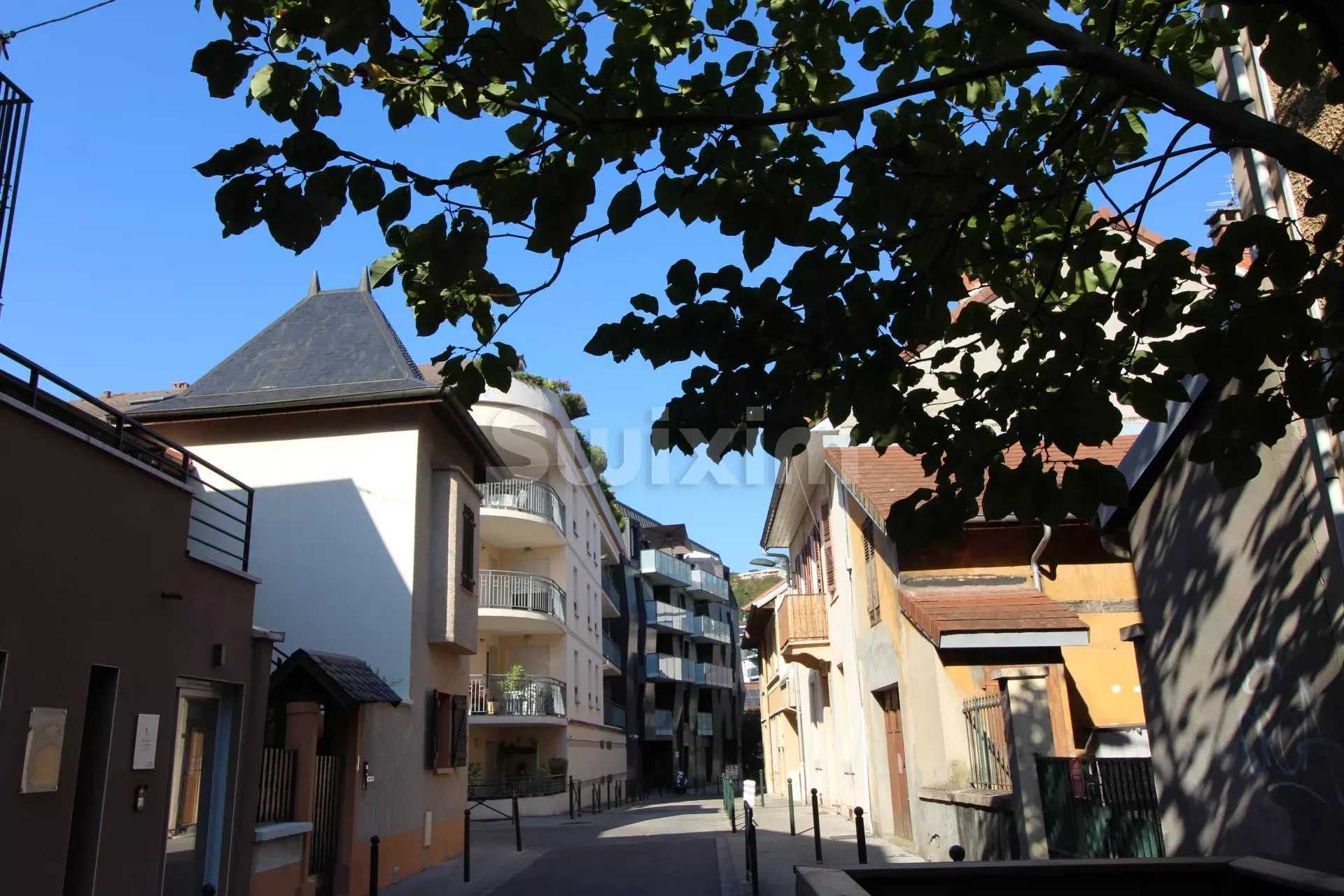 Eigentumswohnung im Aix-les-Bains, Auvergne-Rhône-Alpes 12030373