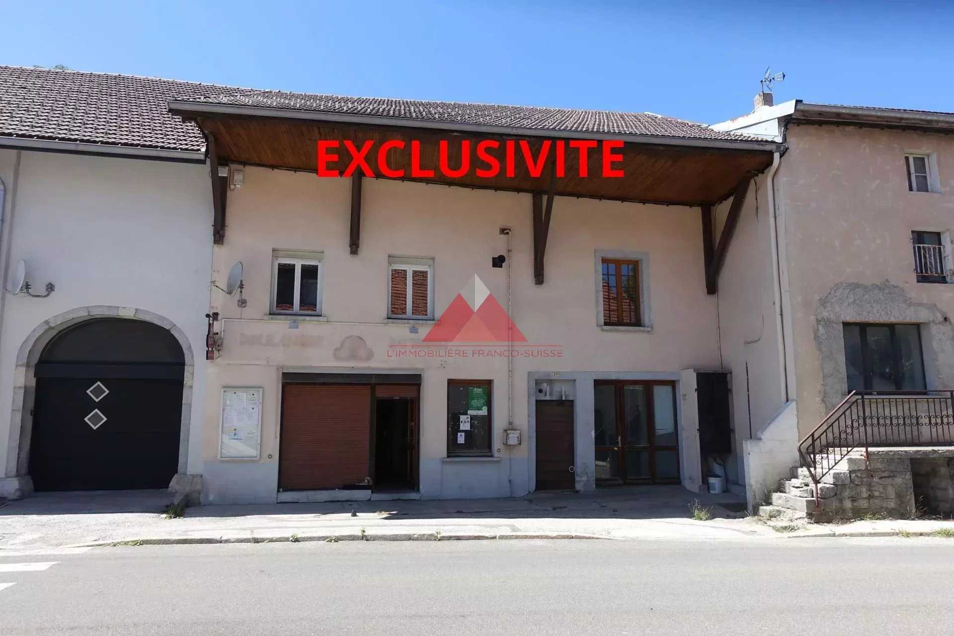 σπίτι σε La Chaux-du-Dombief, Bourgogne-Franche-Comte 12030389
