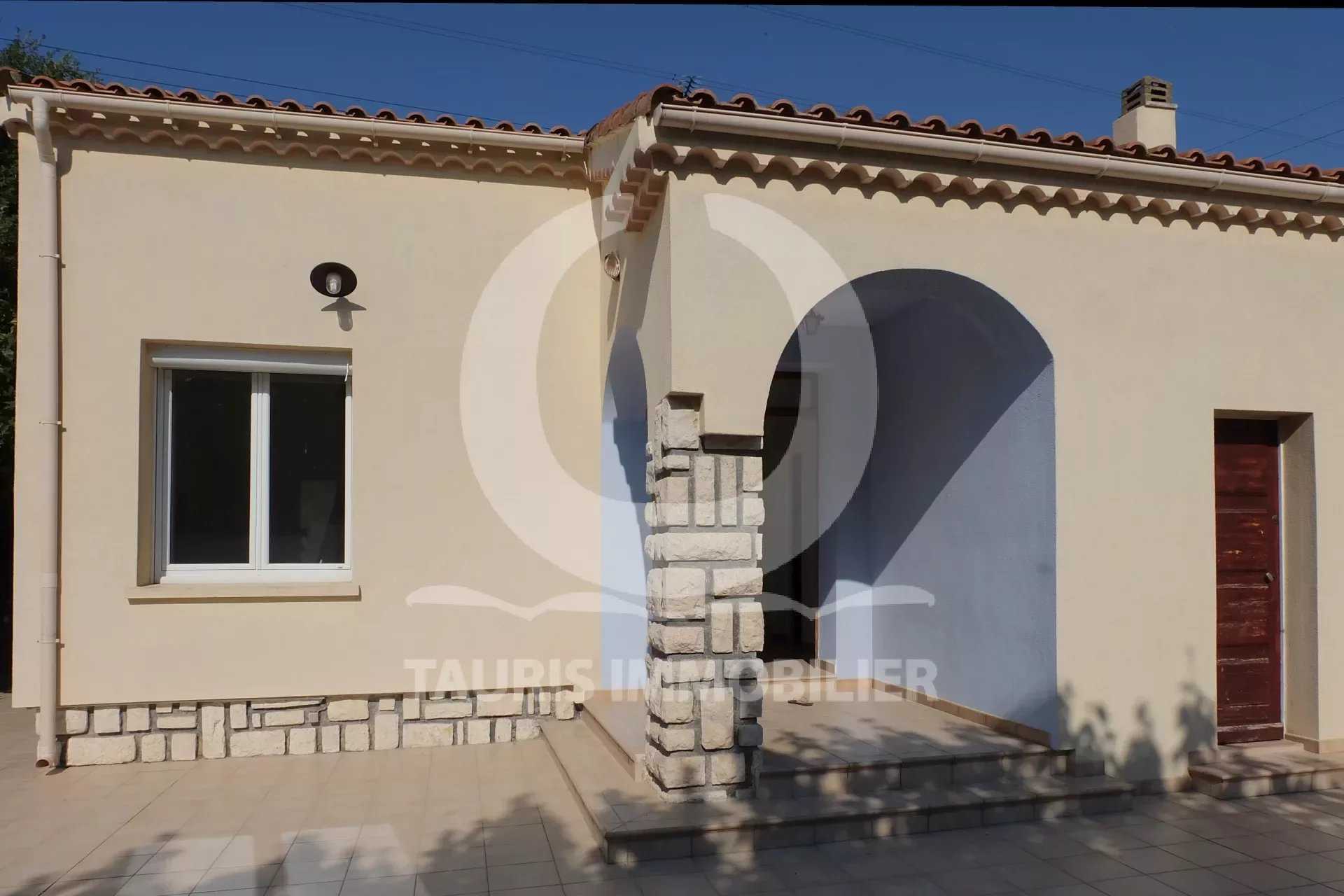 House in Martigues, Provence-Alpes-Cote d'Azur 12030406