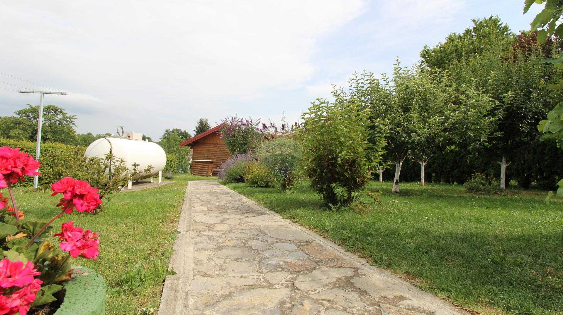 بيت في Velika Rakovica, Zagrebacka Zupanija 12030835