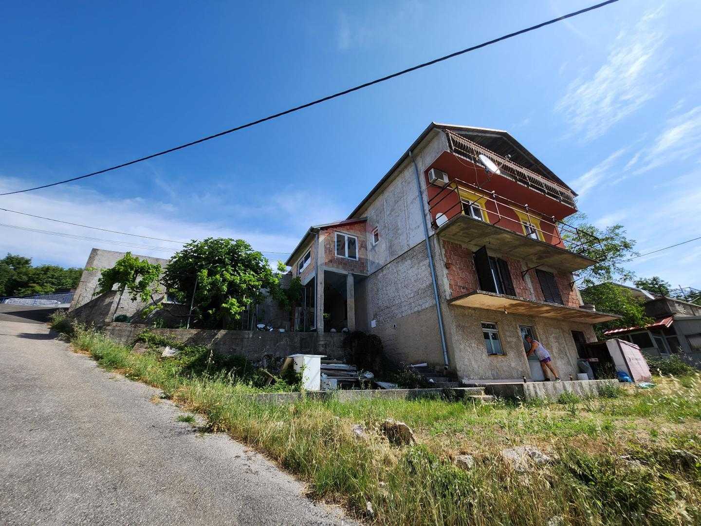 rumah dalam Marinici, Primorsko-Goranska Zupanija 12030904