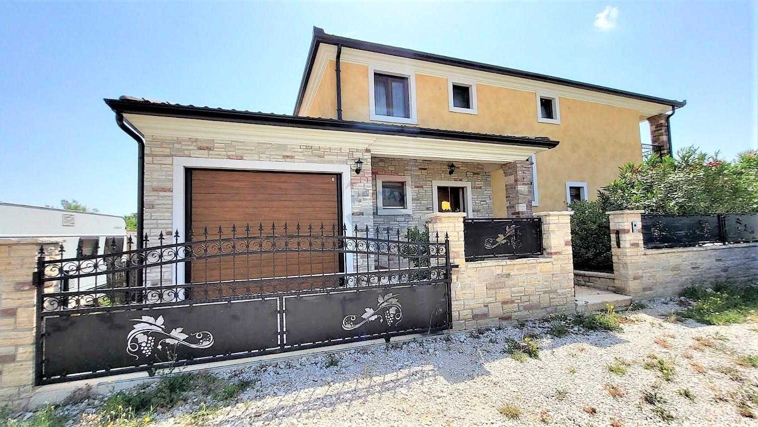 rumah dalam Buje, Istarska županija 12030981
