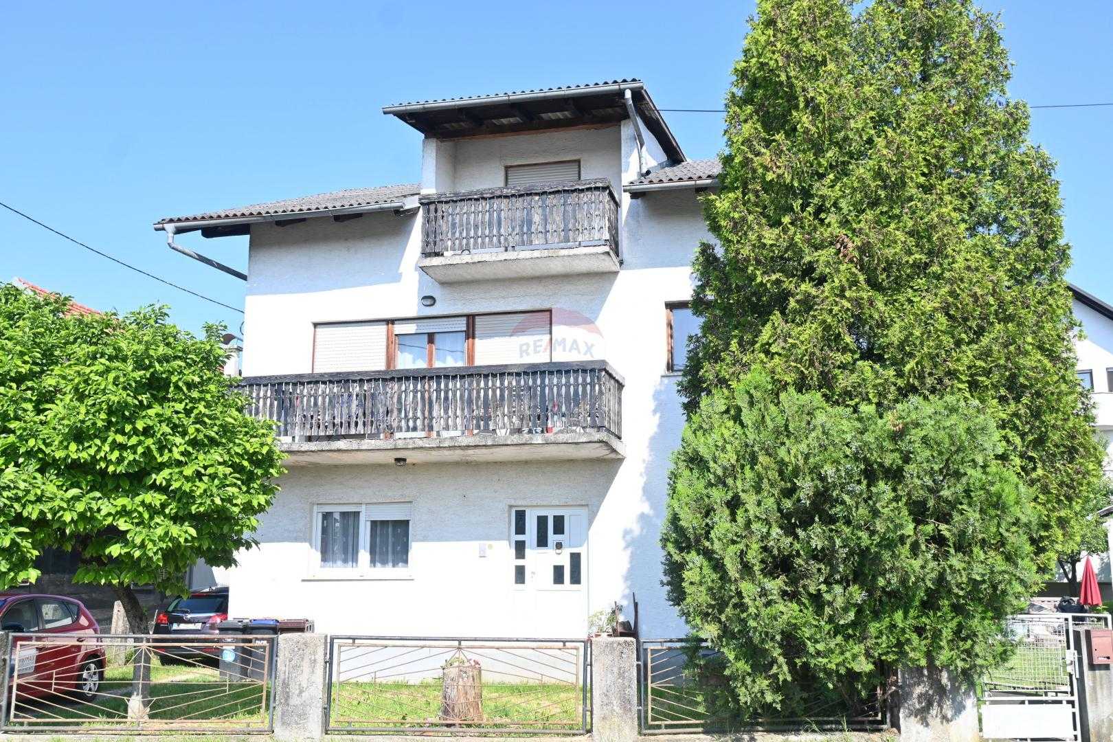 rumah dalam Dumovec, Zagreb, Grad 12031225