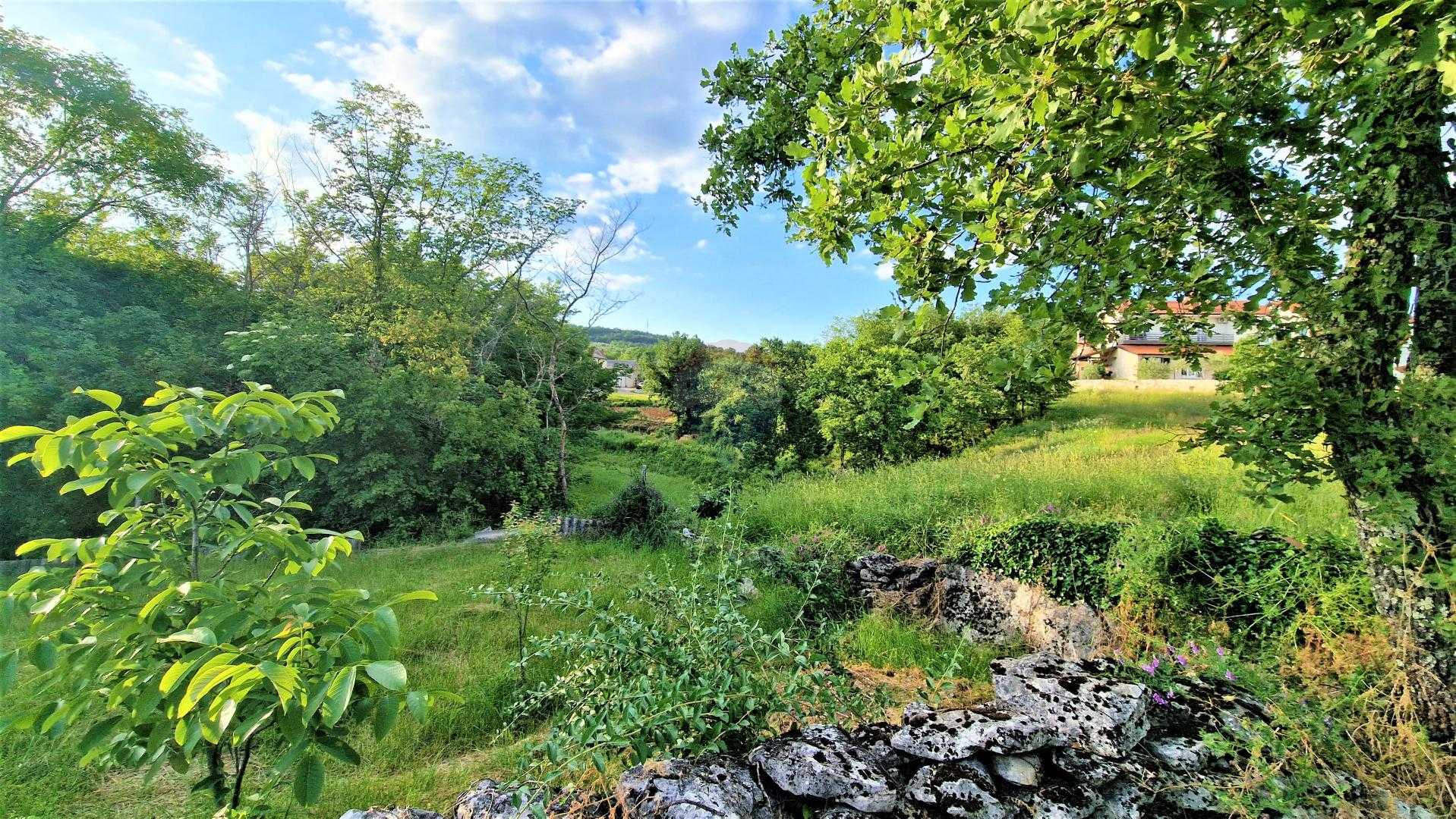 Land in Buzet, Istarska Zupanija 12031303