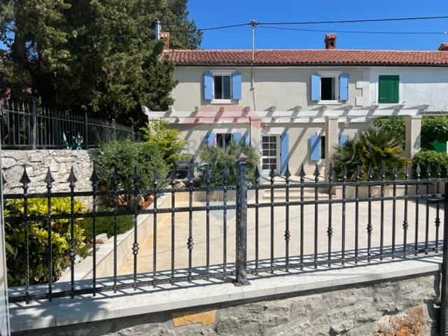 房子 在 Bašanija, Istarska županija 12031424