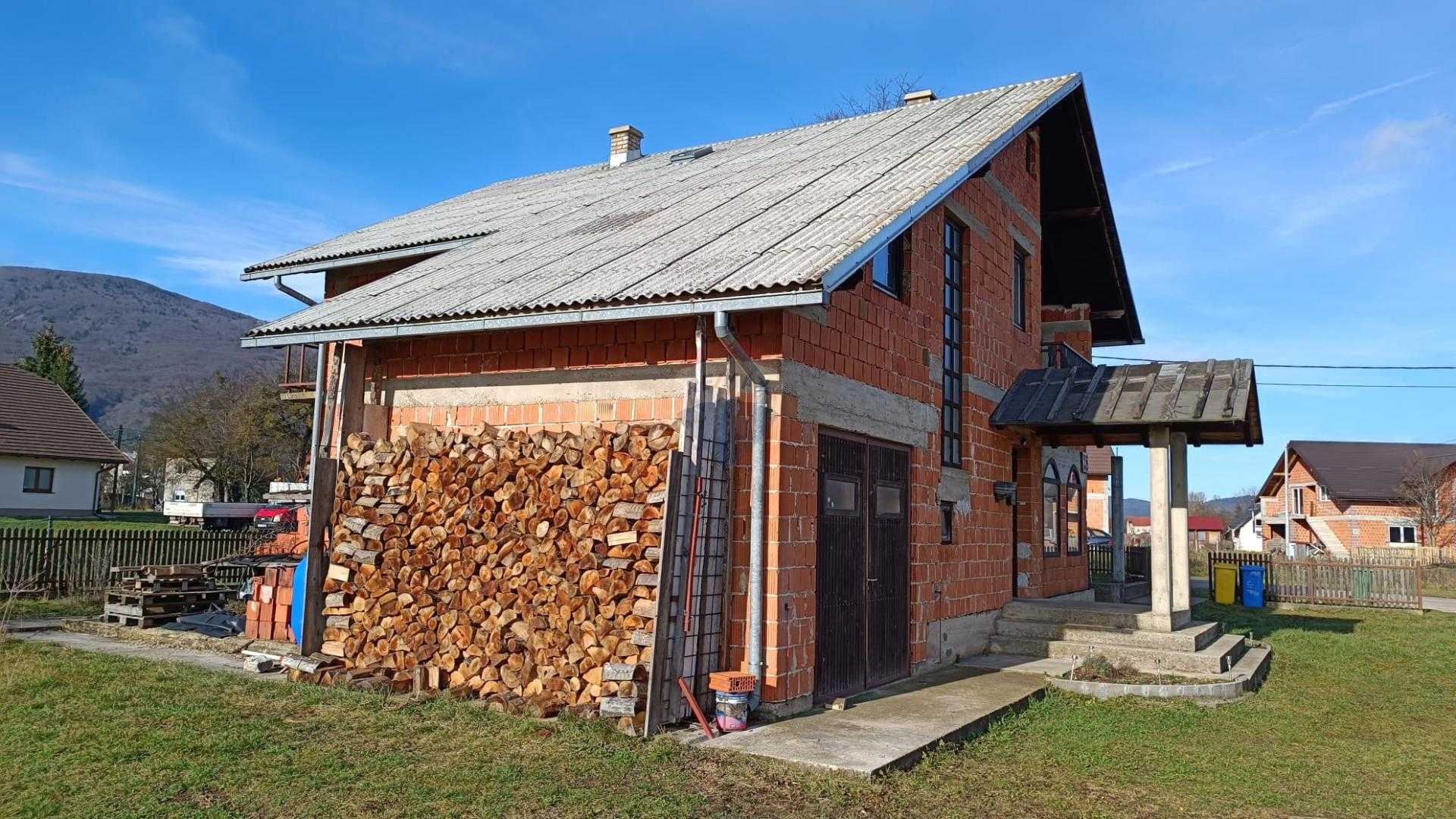 rumah dalam Otocac, Licko-Senjska Zupanija 12031446