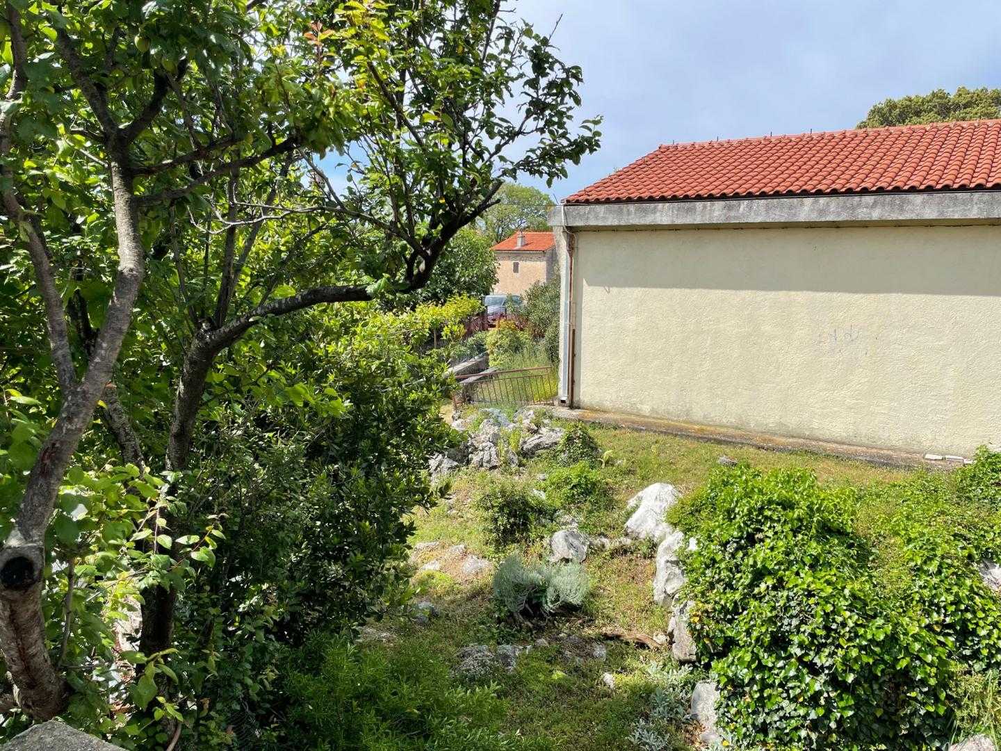 房子 在 Kornić, Primorsko-goranska županija 12031479
