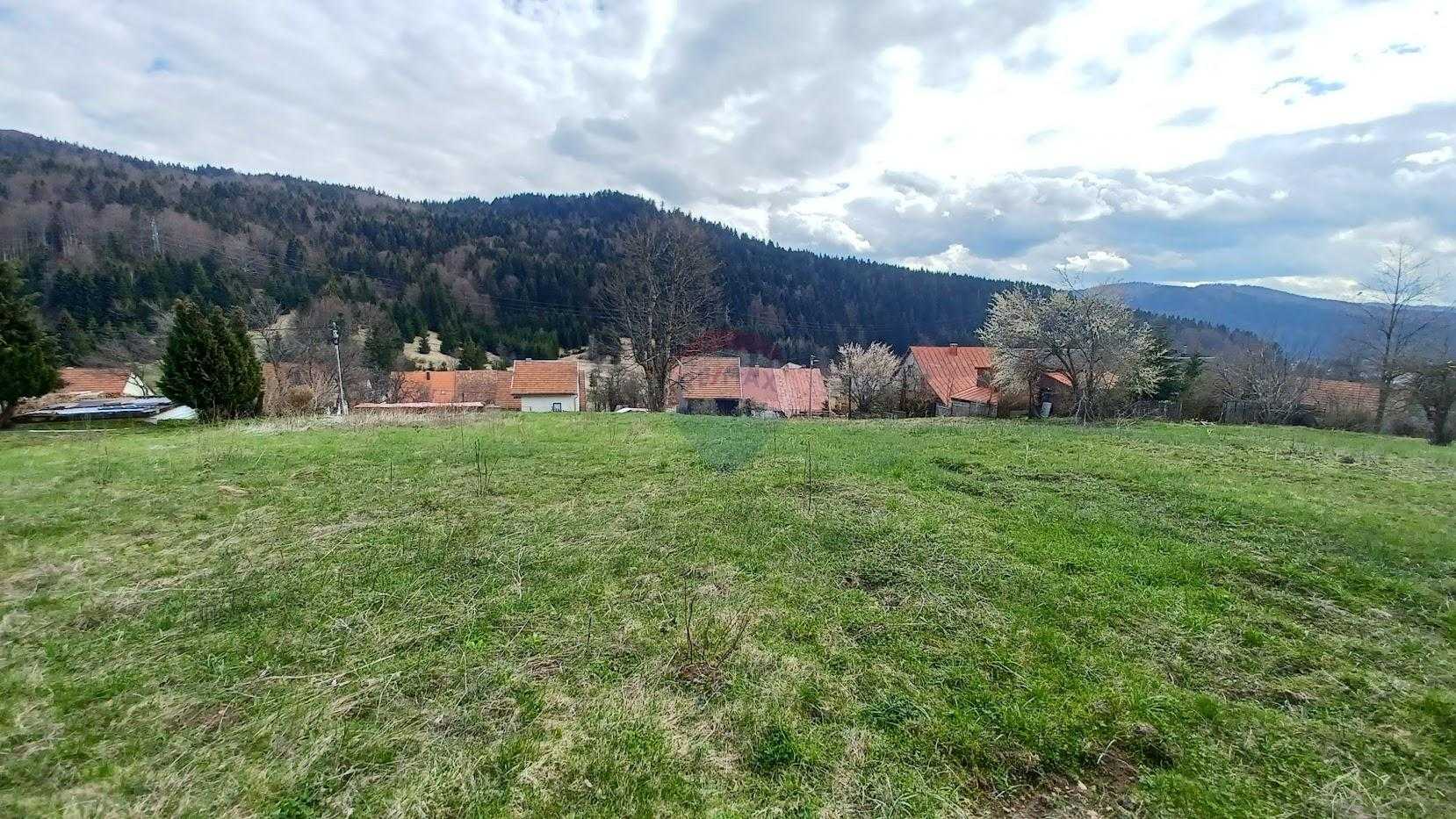 Terre dans Ravna Gora, Primorsko-Goranska Zupanija 12031699