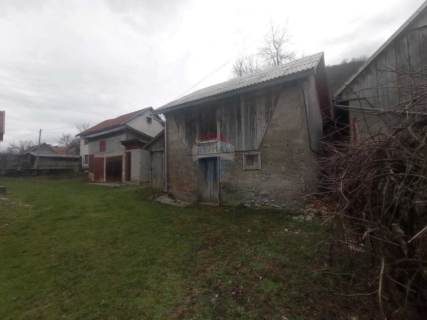 casa en Ogulin, Karlovačka županija 12031779
