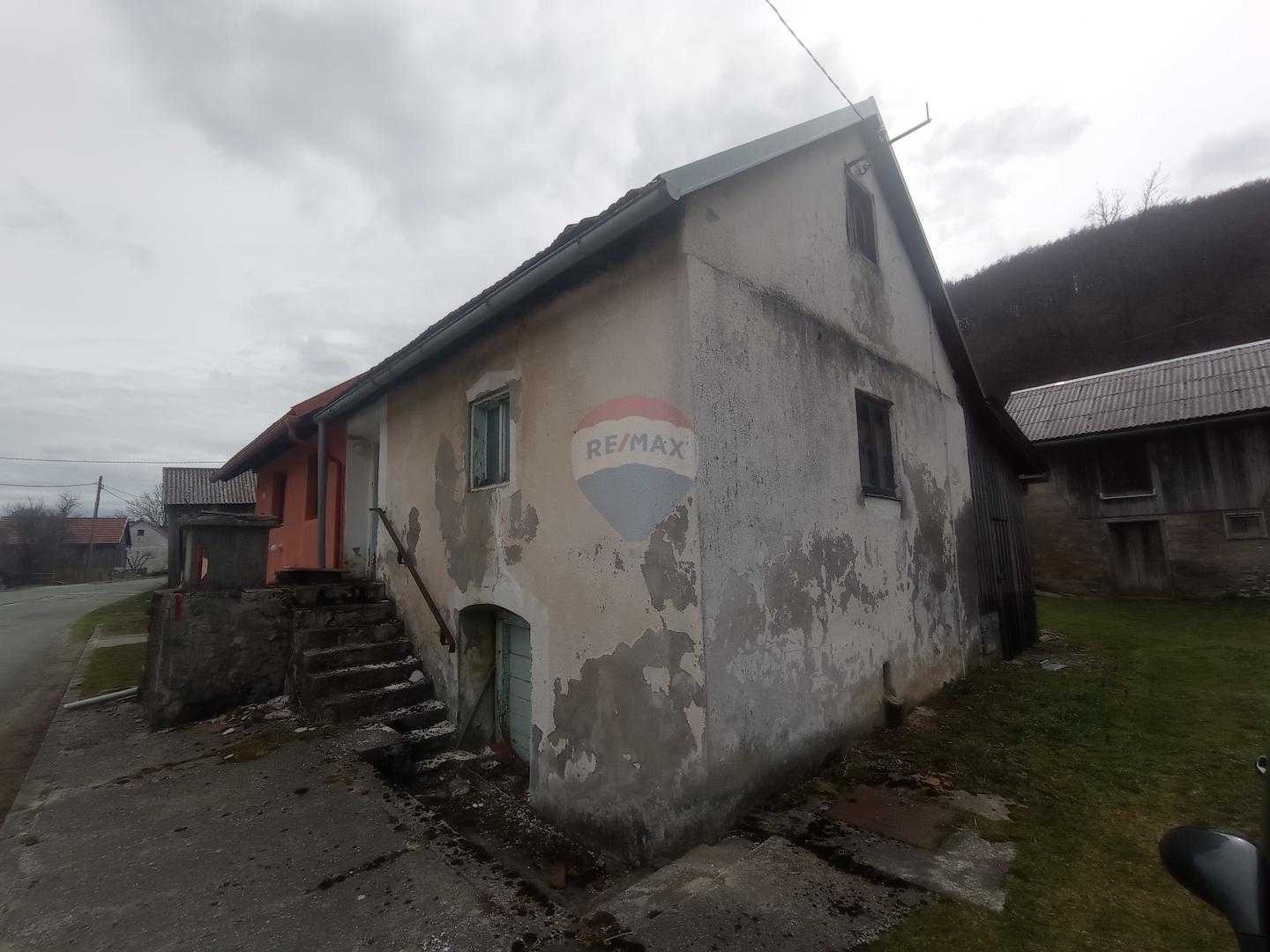 casa en Ogulin, Karlovačka županija 12031779