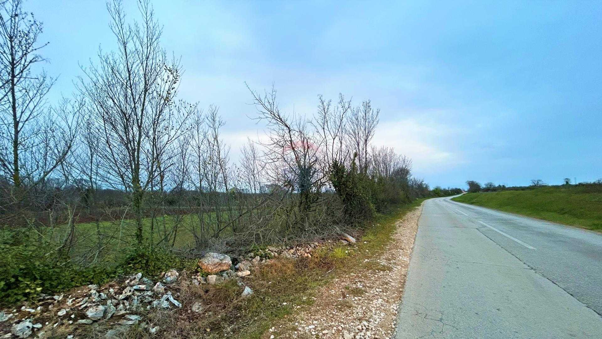 Land i Vodnjan, Istarska Zupanija 12031823