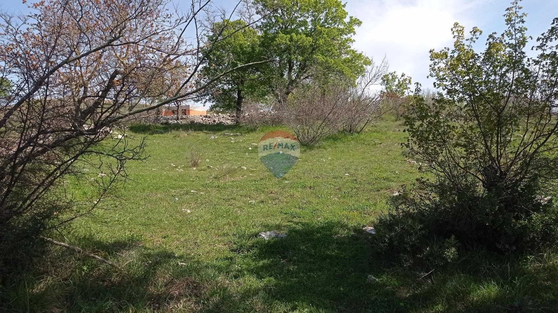 Tanah dalam Novi Vinodolski, Primorsko-Goranska Zupanija 12032031