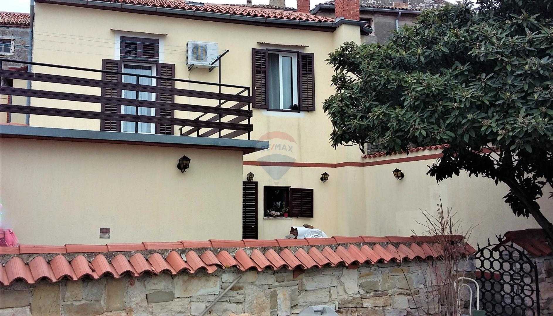 House in Buje, Istarska Zupanija 12032053