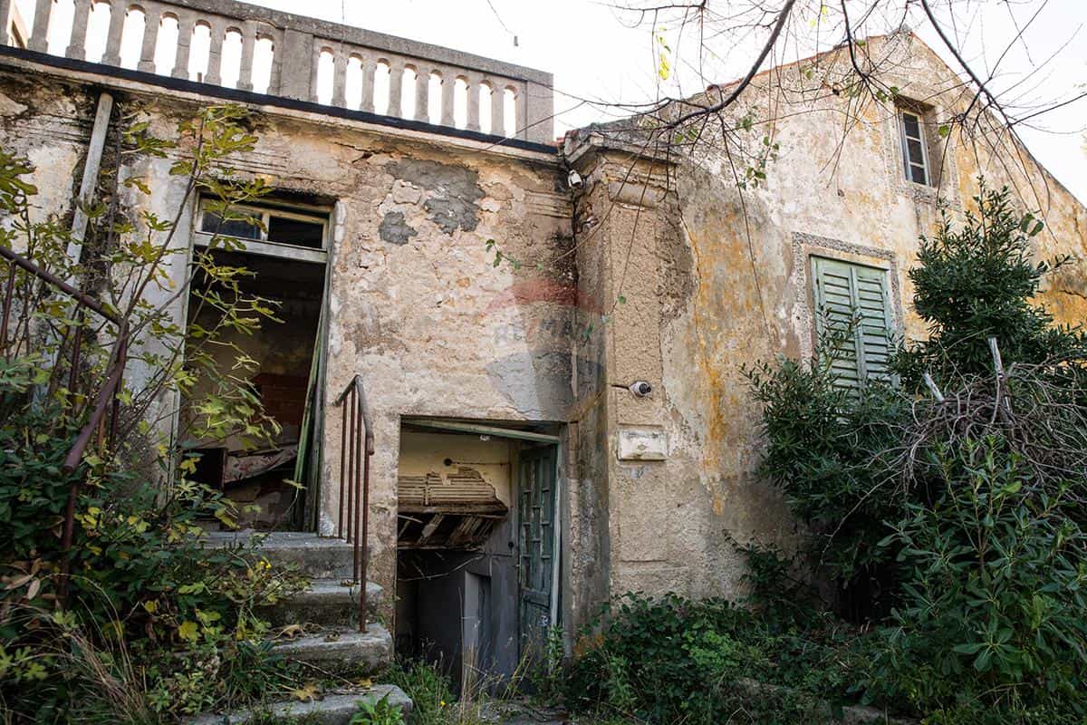 жилой дом в Barbat na Rabu, Primorsko-goranska županija 12032073