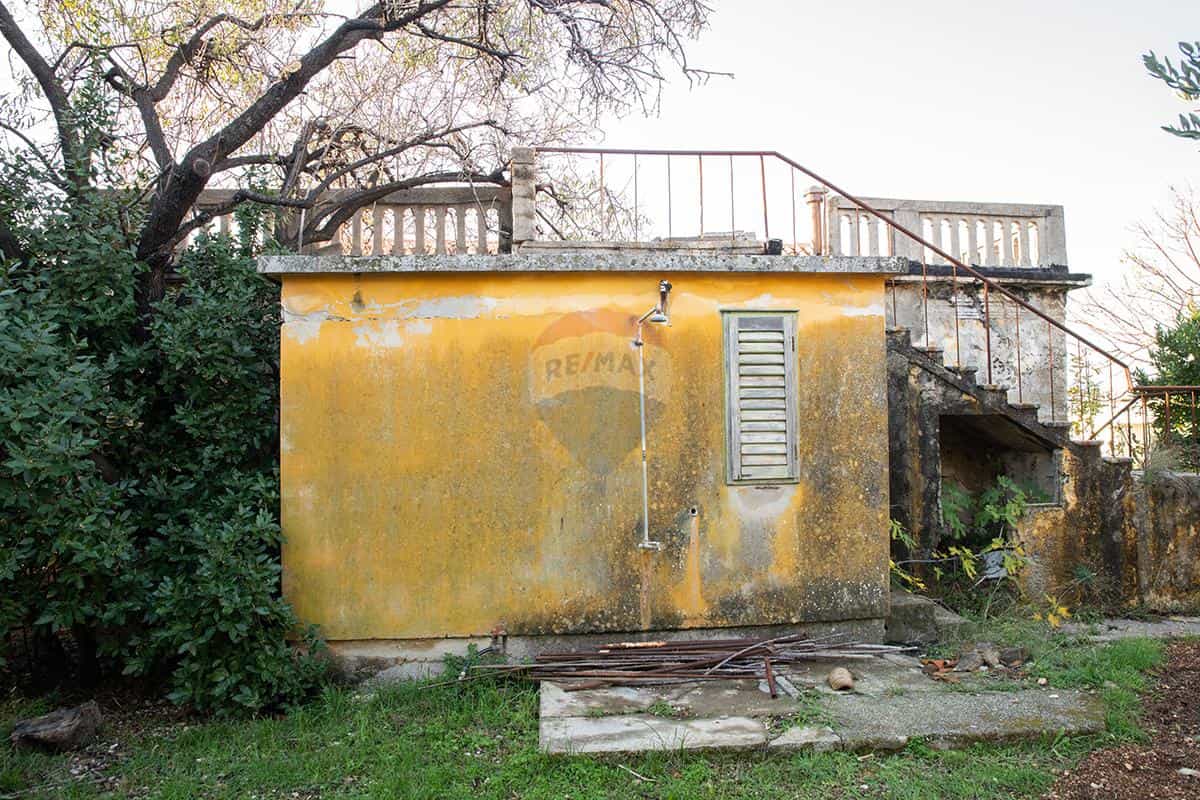 жилой дом в Barbat na Rabu, Primorsko-goranska županija 12032073