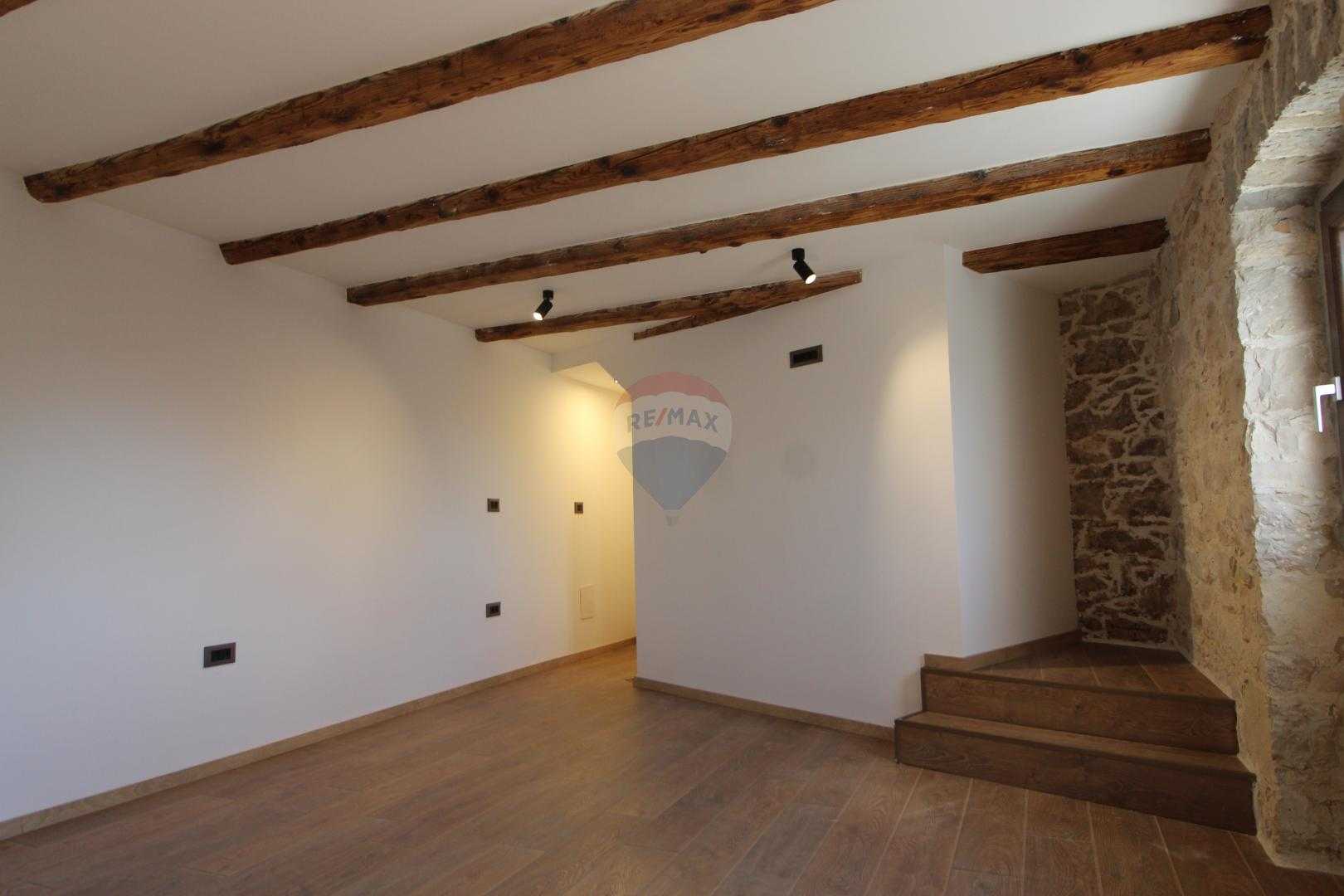 rumah dalam Mekiši kod Vižinade, Istarska županija 12032094