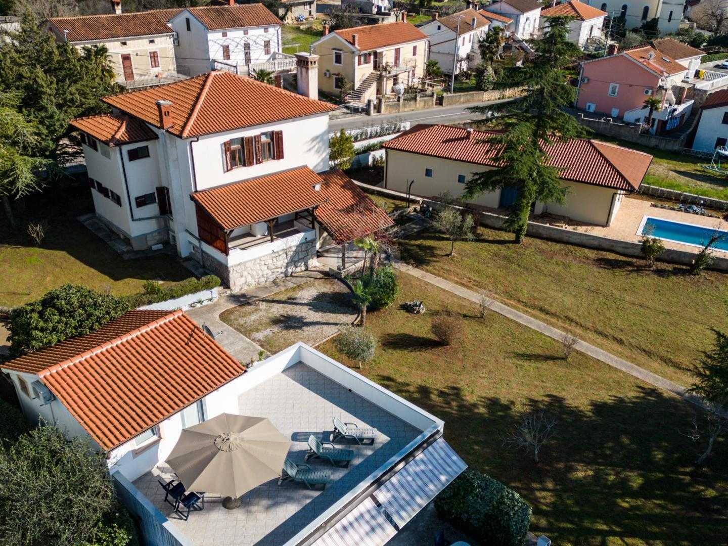 房子 在 Malinska, Primorsko-goranska županija 12032119