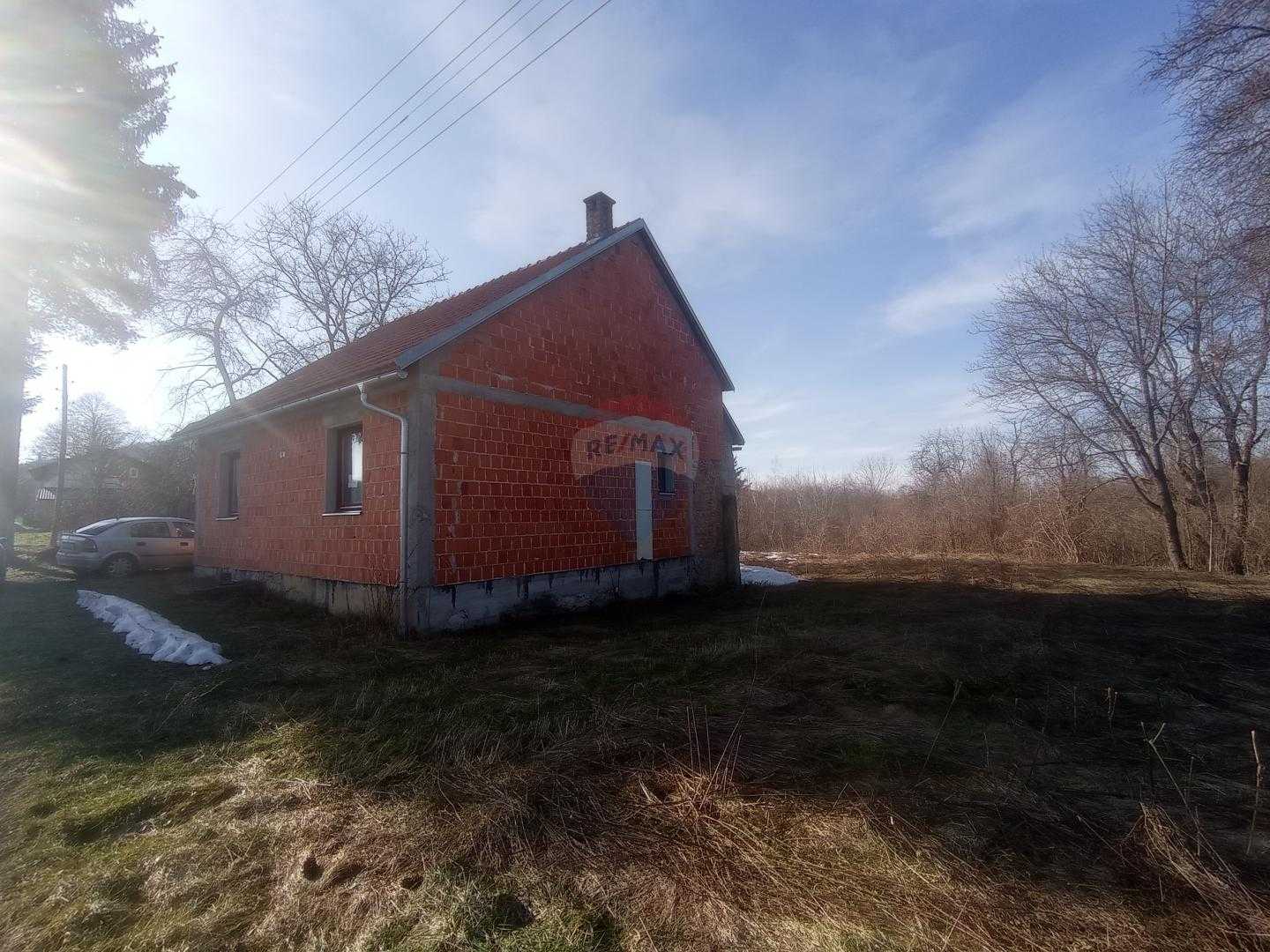 집 에 Plaski, Karlovacka Zupanija 12032238