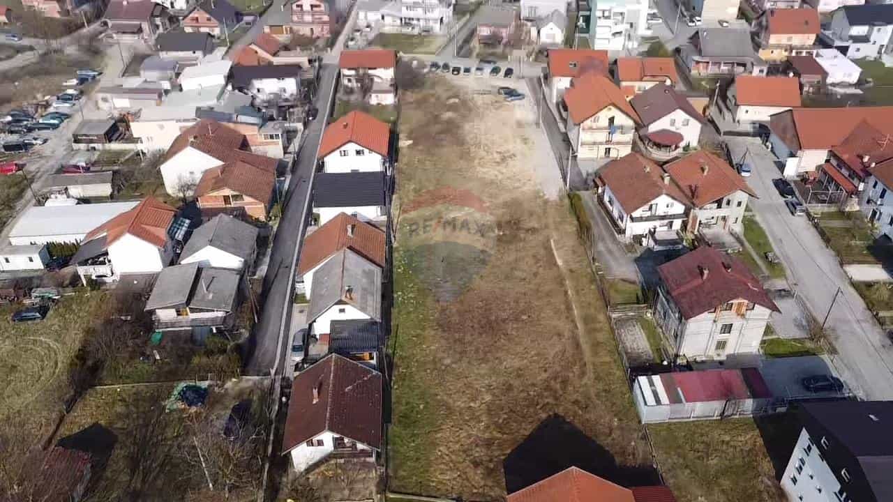 Tanah dalam Sesvete, Zagreb, Grad 12032268
