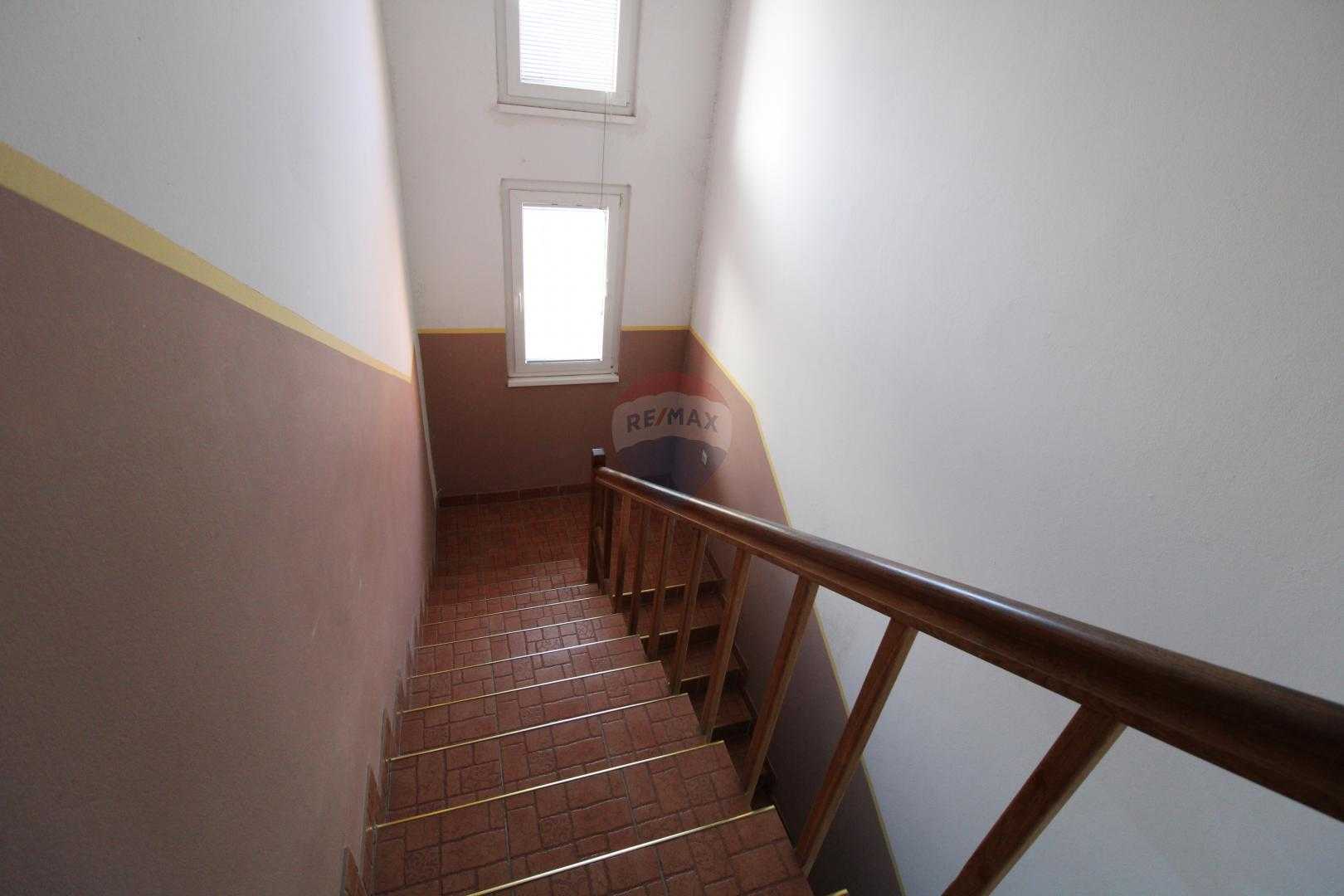 casa en Petrinja, Sisačko-moslavačka županija 12032381