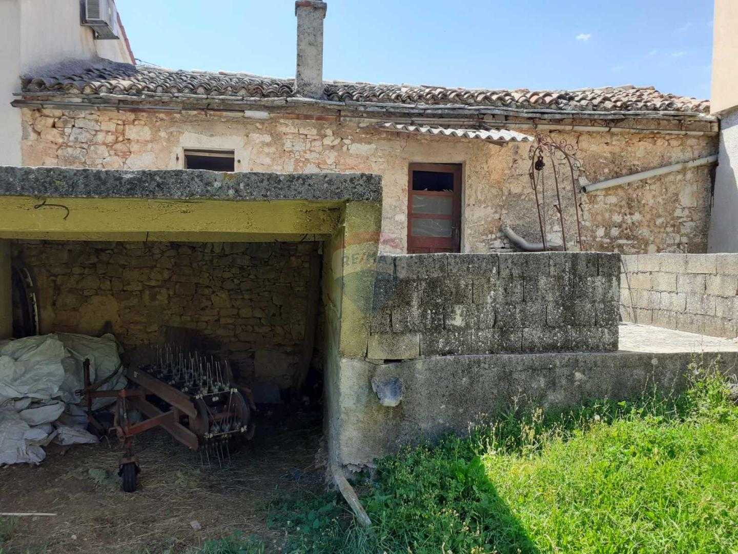 House in Pican, Istarska Zupanija 12032479