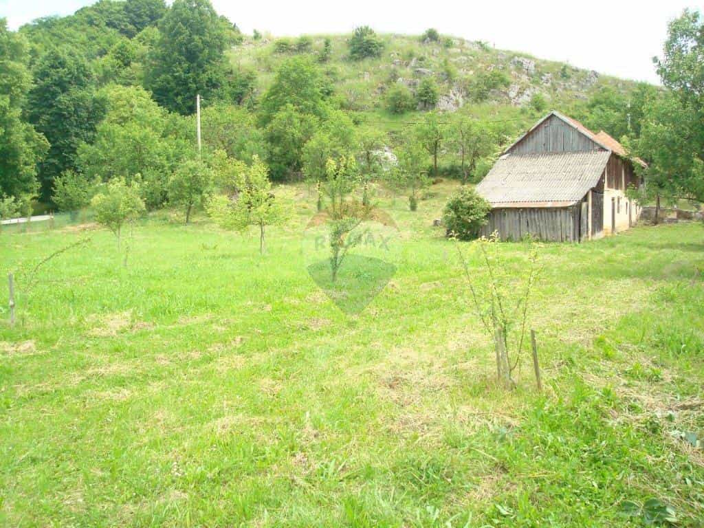 rumah dalam Kompolje, Ličko-senjska županija 12032608