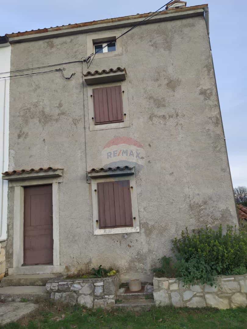 Будинок в Orlec, Primorsko-goranska županija 12032630