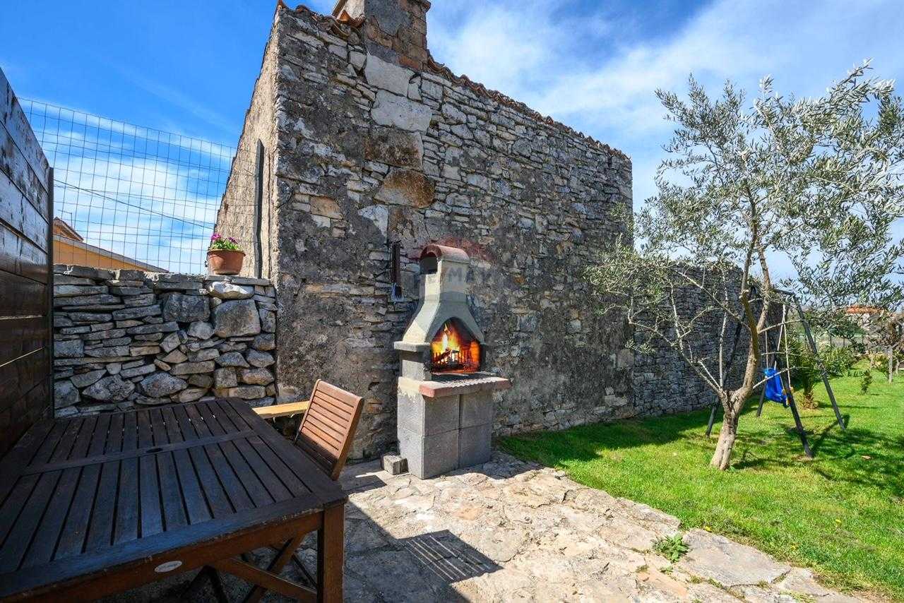 بيت في Vodnjan, Istarska županija 12032653